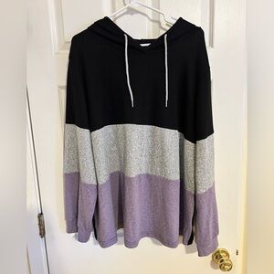 Women’s plus sweat shirt
